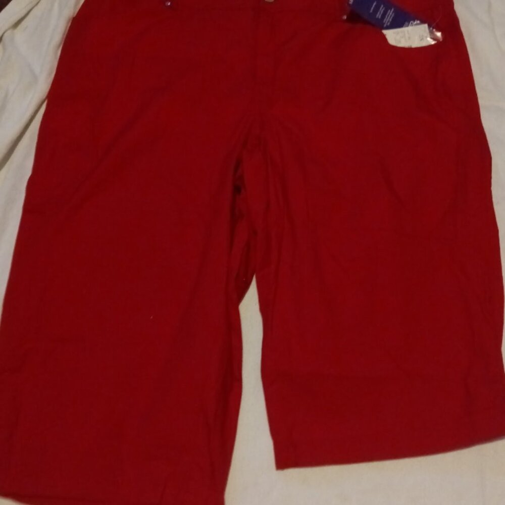 Red capris